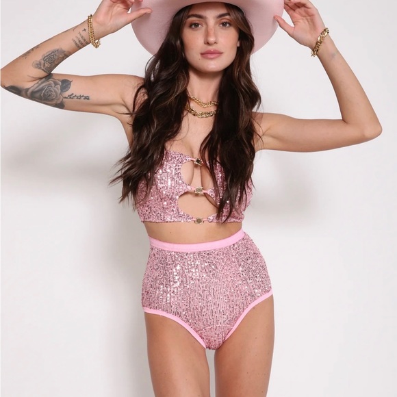 East n West set - Picture 3 of 8